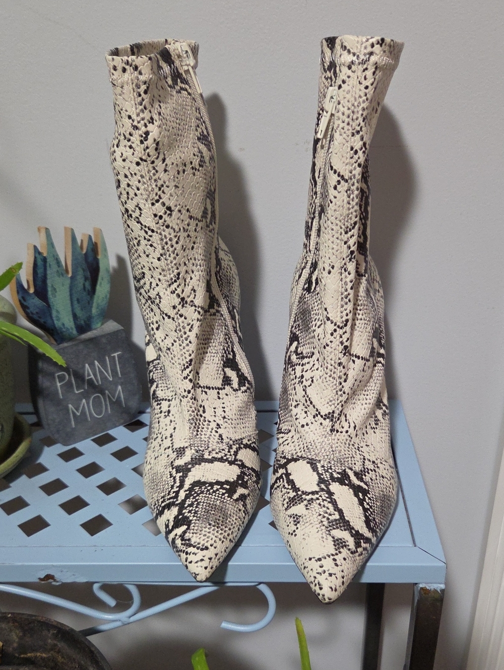 Steve Madden 9 Faux Snake Boots
